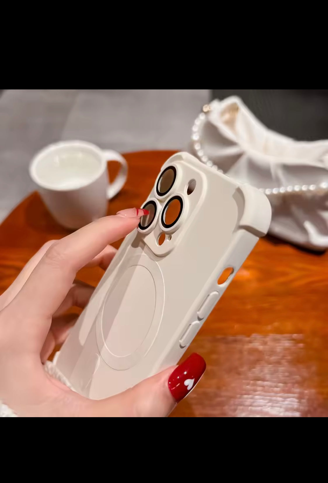 Coque de Charge Sans Fil MagSafe de Luxe pour iPhone 15 12 13 14 Pro  – Étui Magnétique en Silicone Liquide Souple, Antichoc et Protecteur