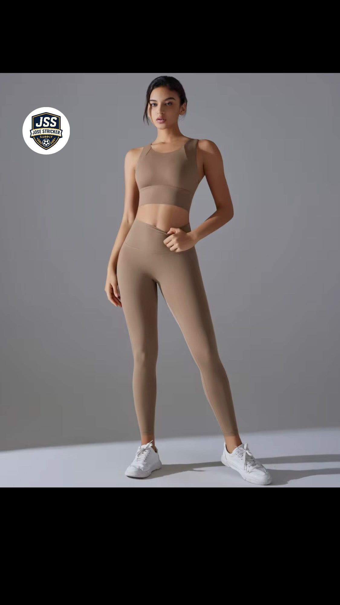 Ensemble de Yoga et de Fitness pour Femme, conçu pour le confort, la performance et la confiance en soi.