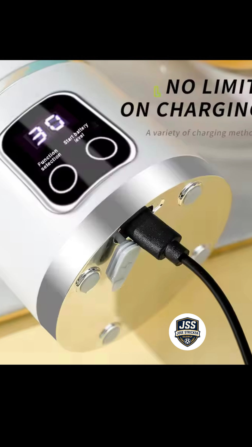 Ce mixeur portable dispose d’une capacité de 450 ml, d’une recharge USB et d’un moteur silencieux avec 6 lames en acier inoxydable, ce qui le rend parfait pour une utilisation à la maison, en extérieur ou en voyage.